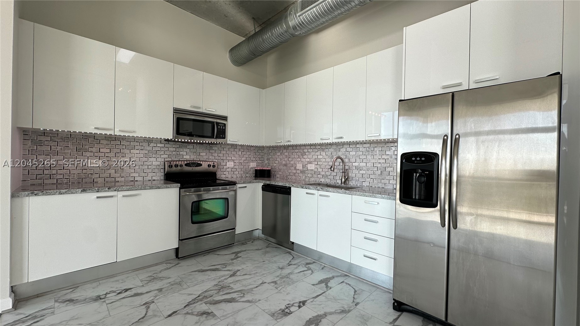 LOFTS AT HOLLYWOOD STATIO - Residential Lease