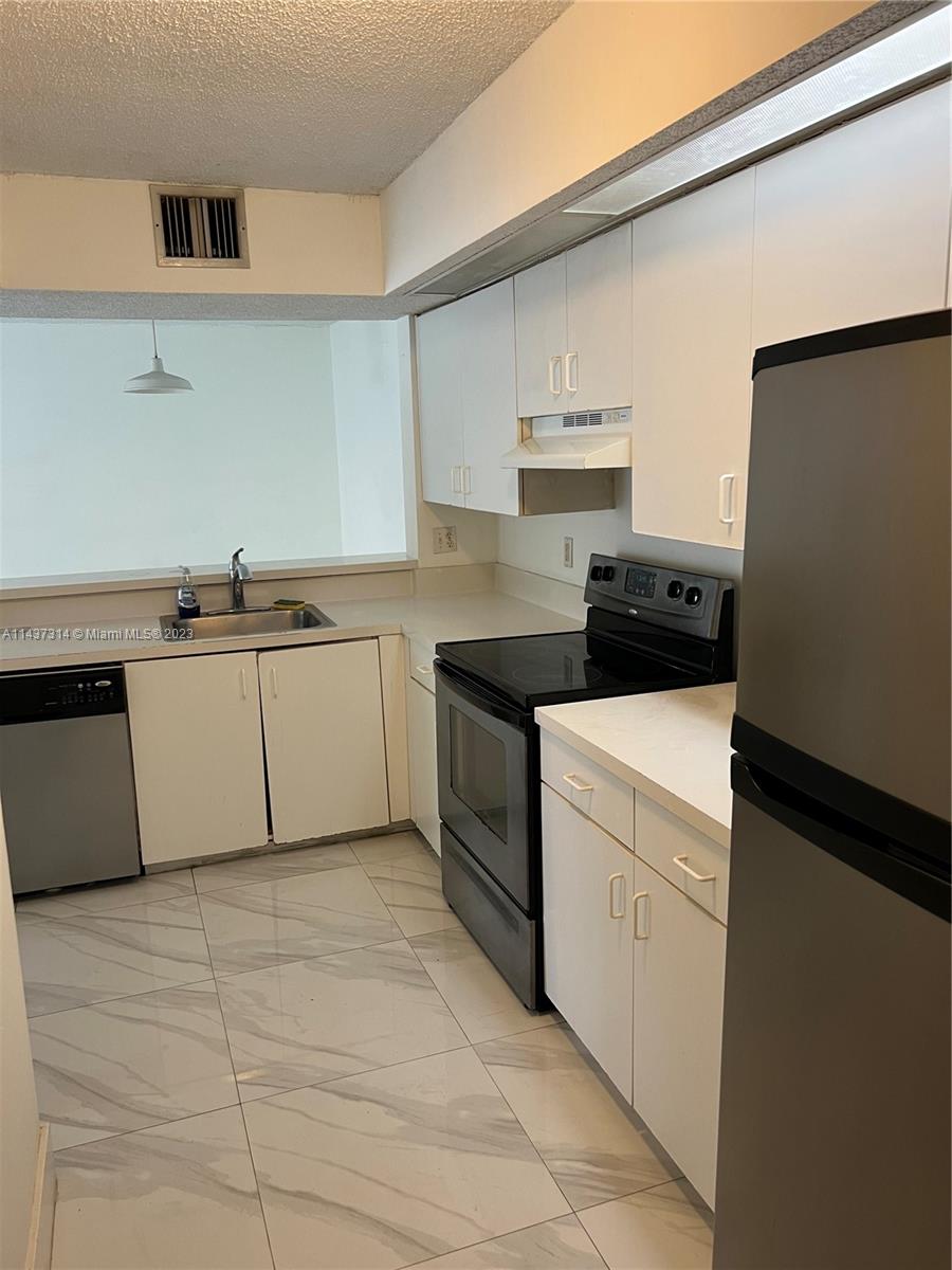 VILLA RUSTICA I CONDO - Residential Lease