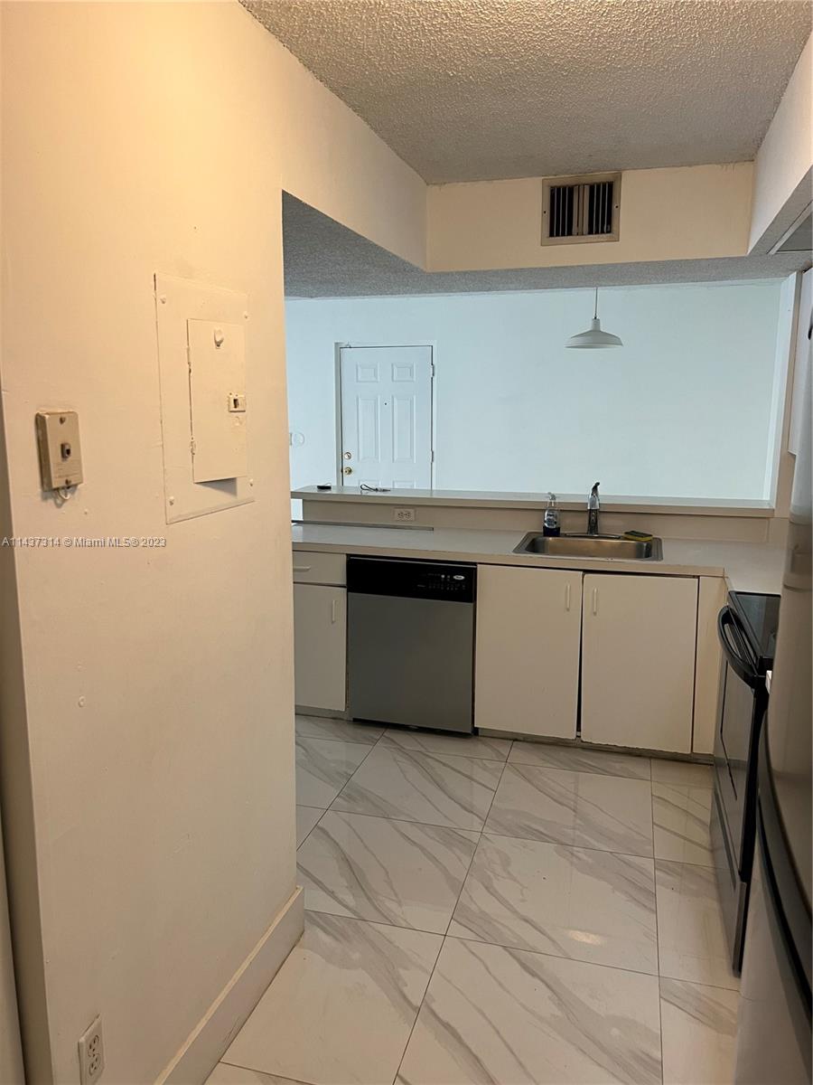 VILLA RUSTICA I CONDO - Residential Lease