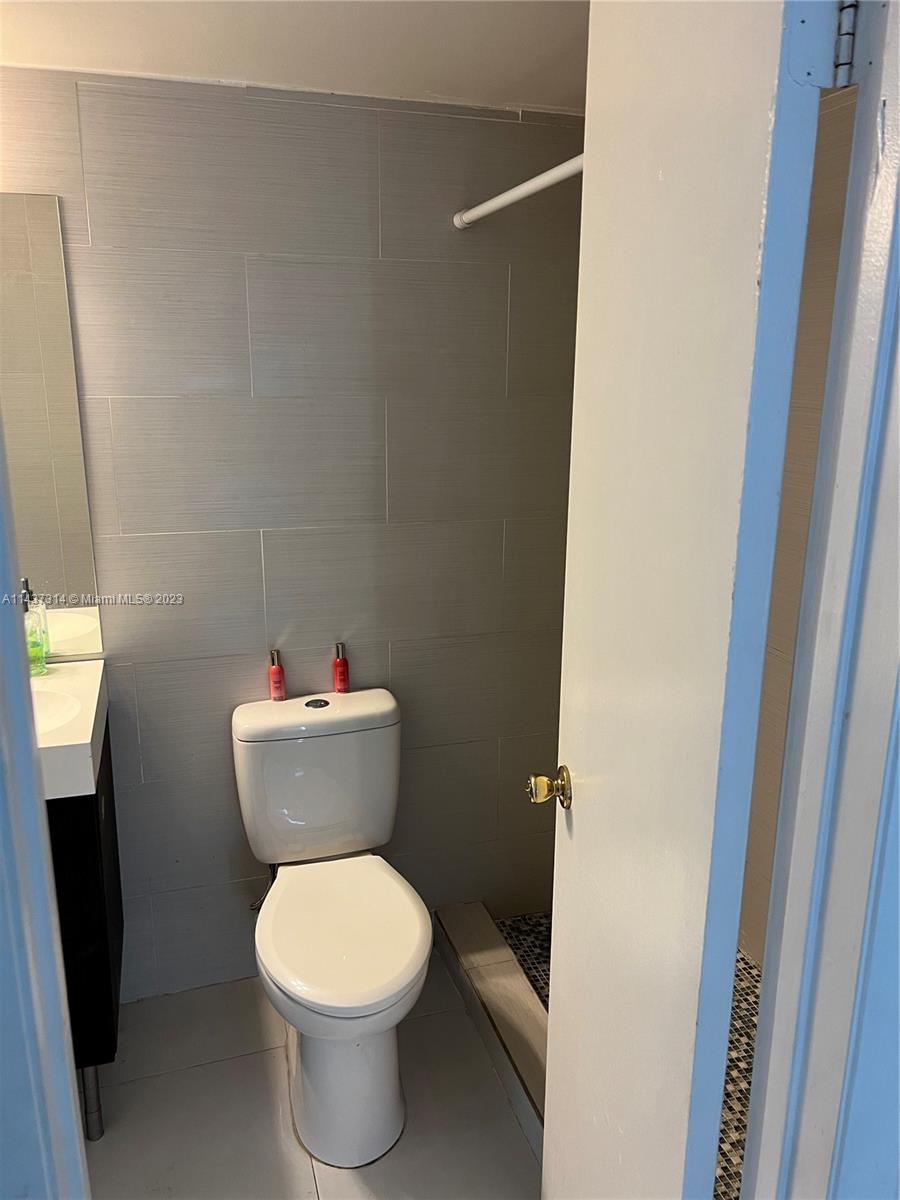 VILLA RUSTICA I CONDO - Residential Lease