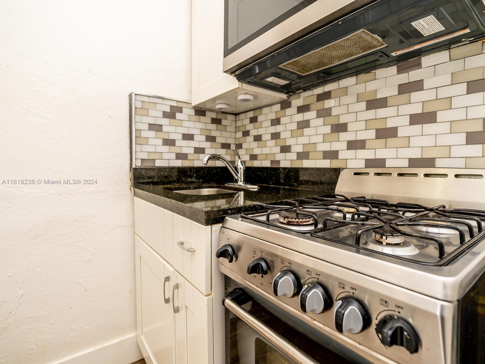 THE MANTELL CONDO - Residential Lease