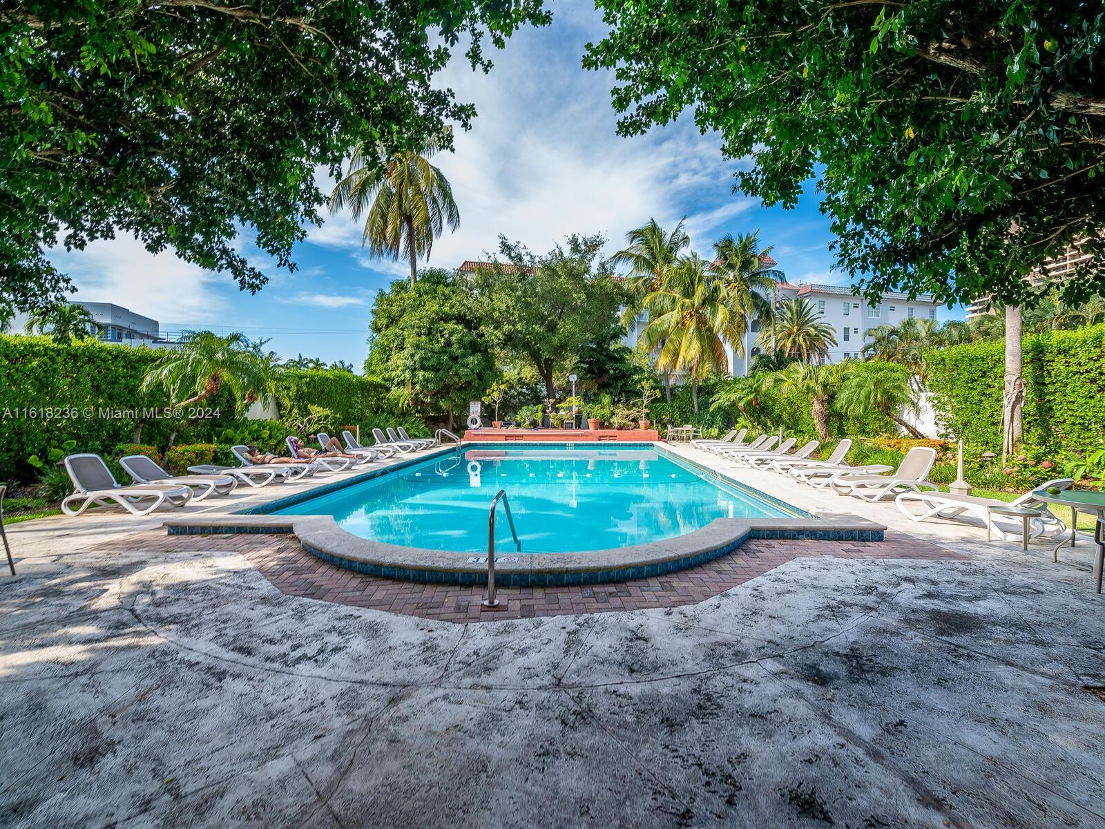 THE MANTELL CONDO - Residential Lease