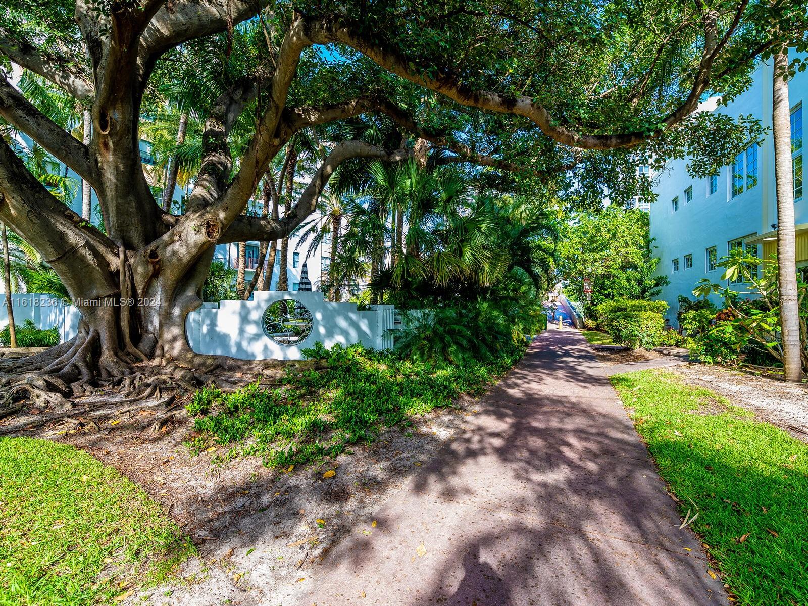 THE MANTELL CONDO - Residential Lease
