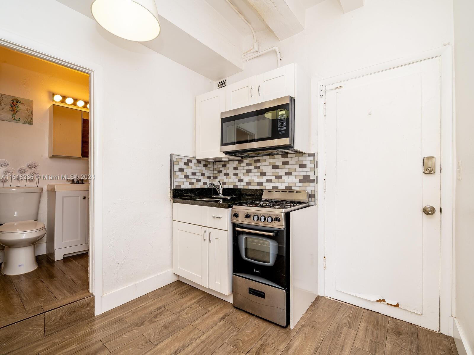 THE MANTELL CONDO - Residential Lease