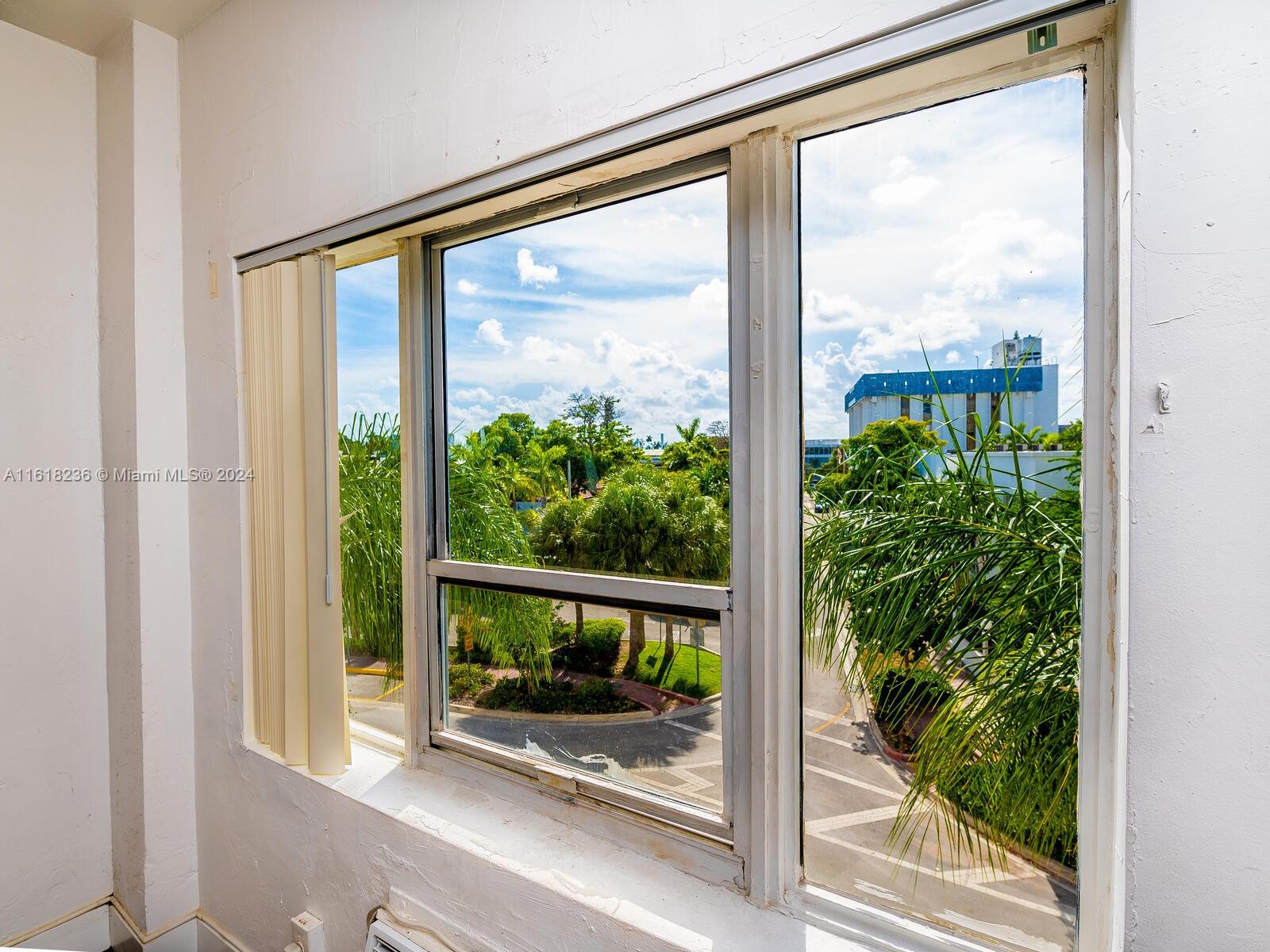 THE MANTELL CONDO - Residential Lease