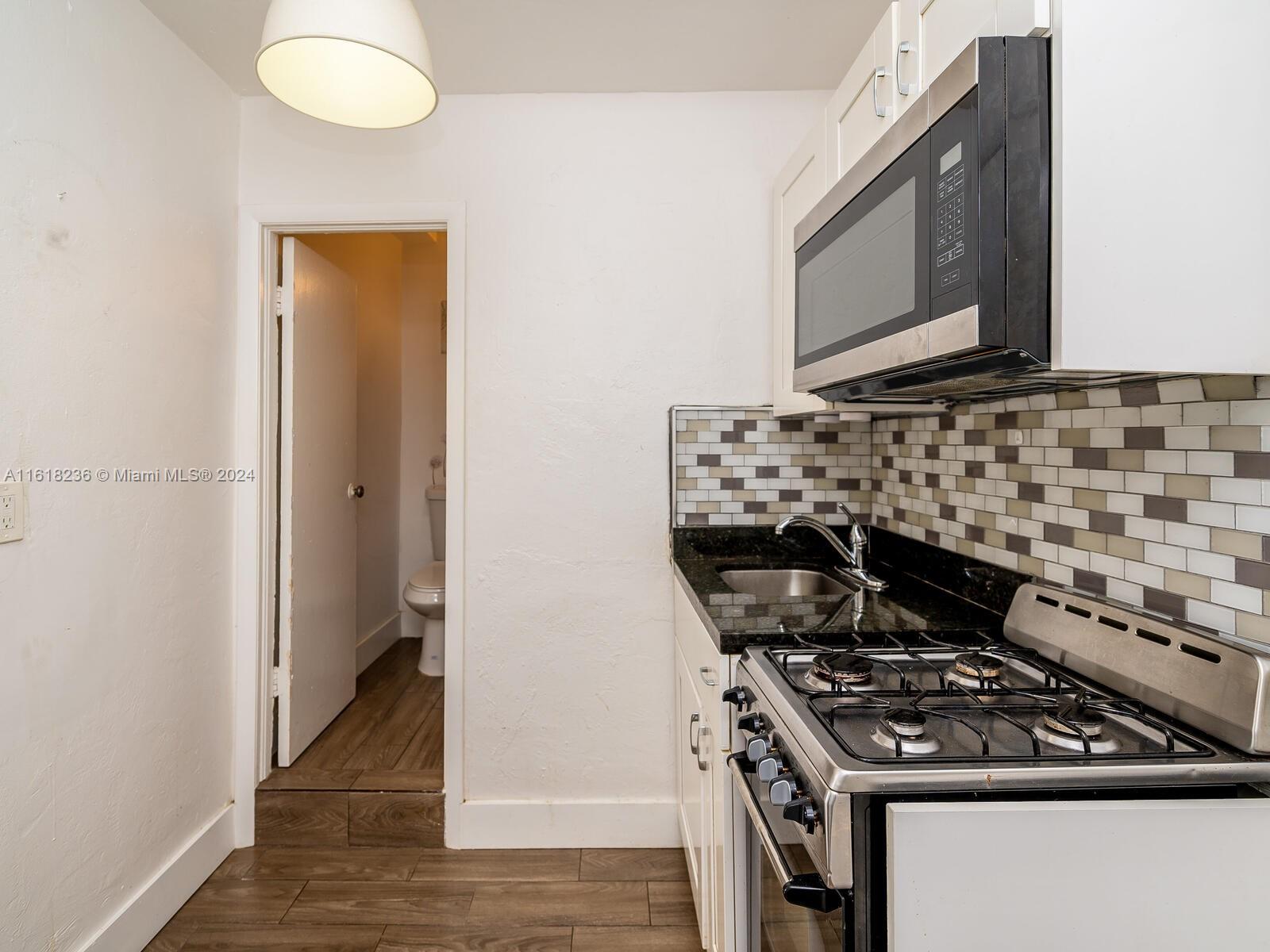 THE MANTELL CONDO - Residential Lease