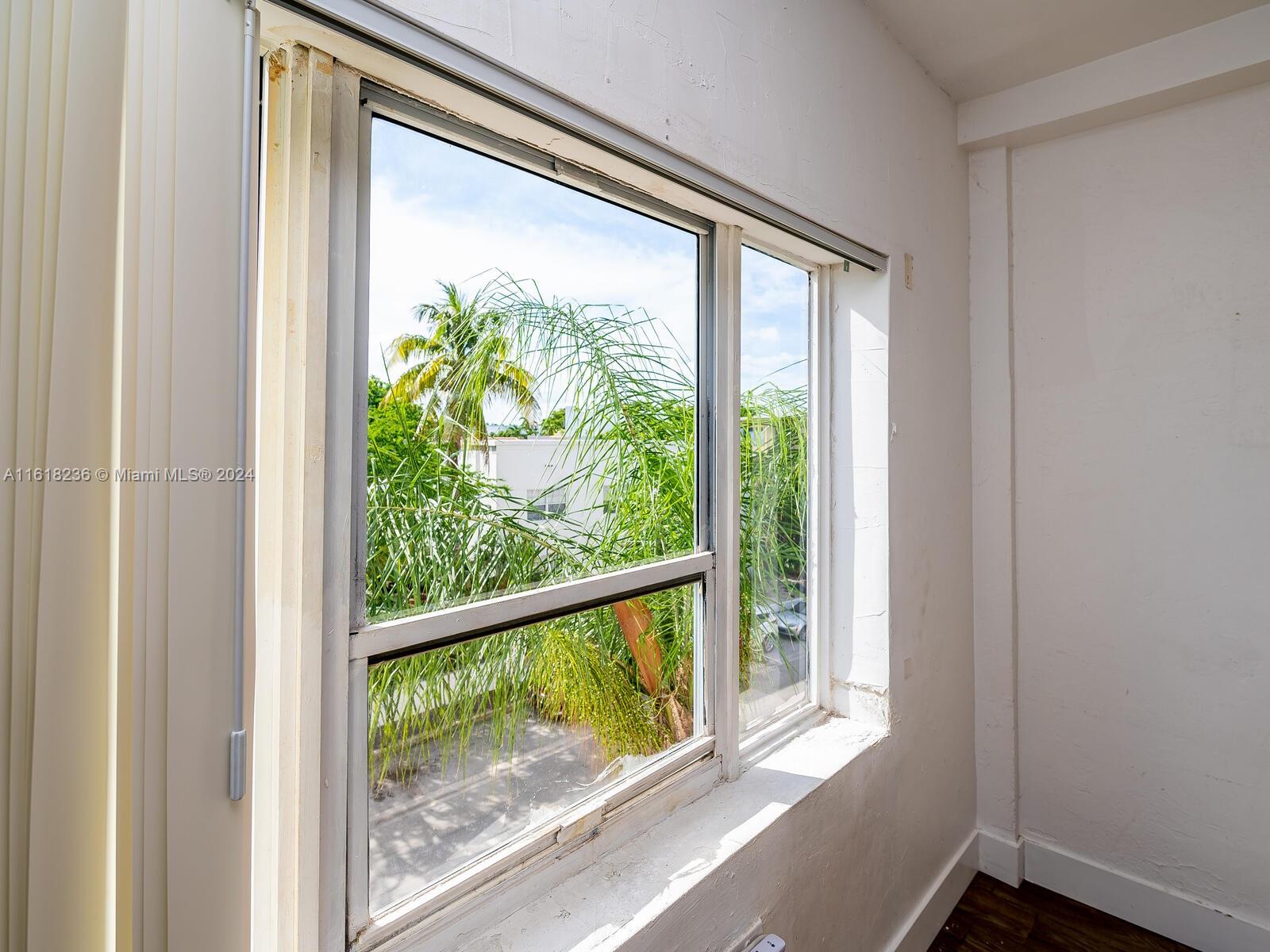THE MANTELL CONDO - Residential Lease