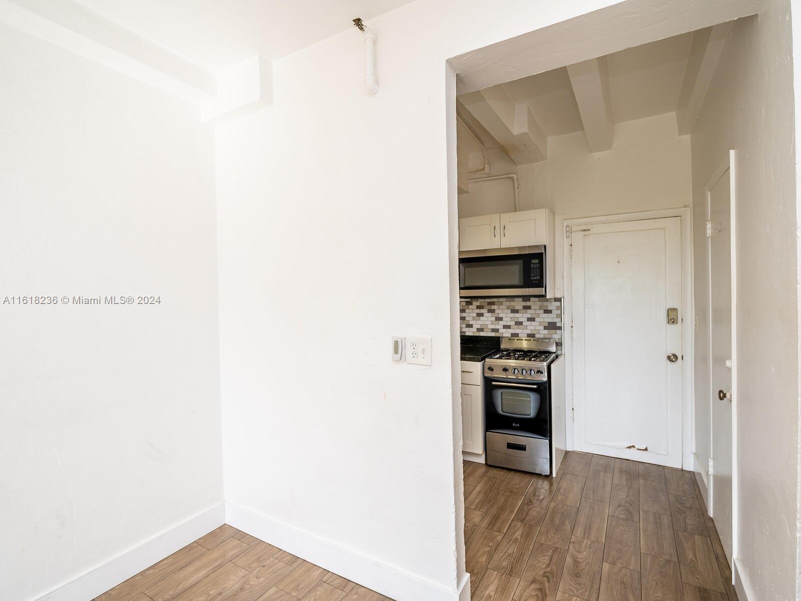 THE MANTELL CONDO - Residential Lease