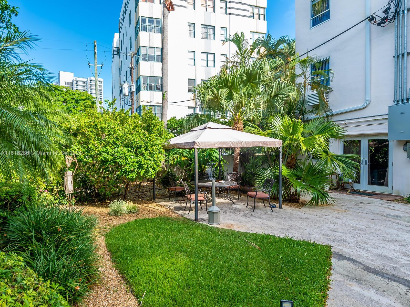 THE MANTELL CONDO - Residential Lease
