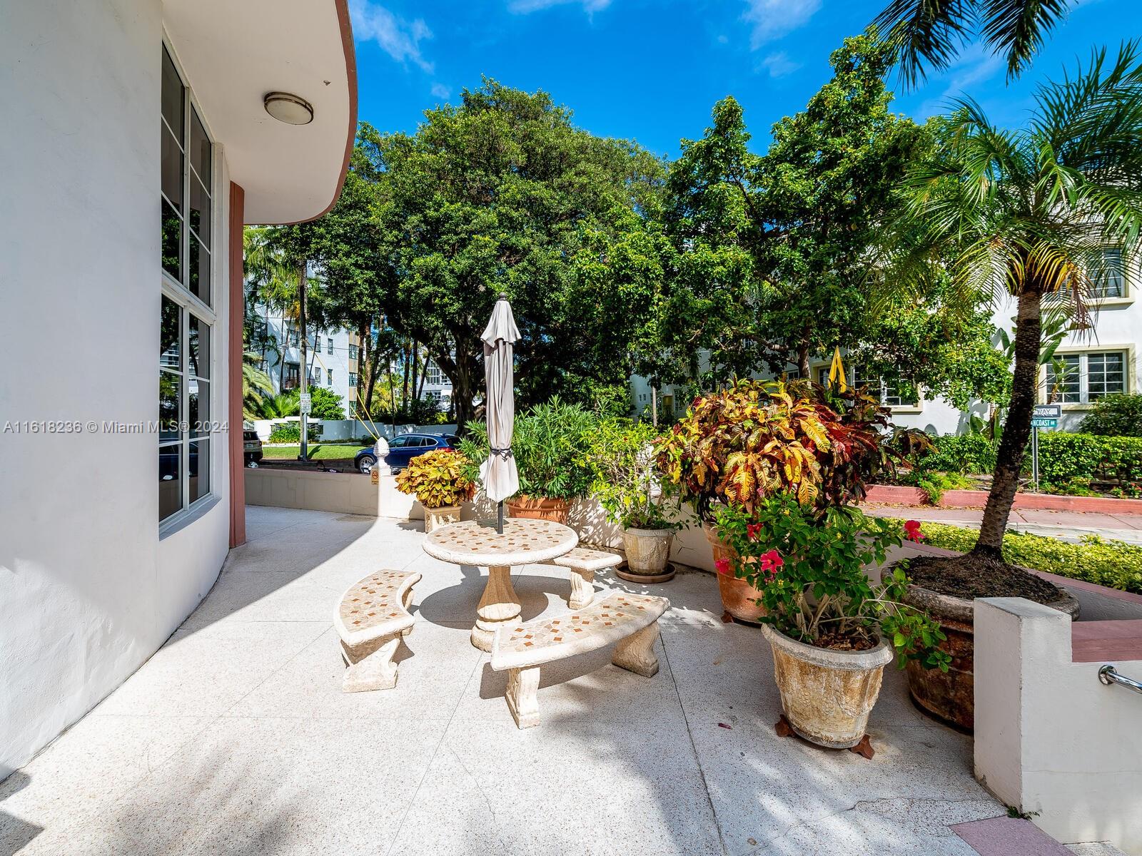 THE MANTELL CONDO - Residential Lease
