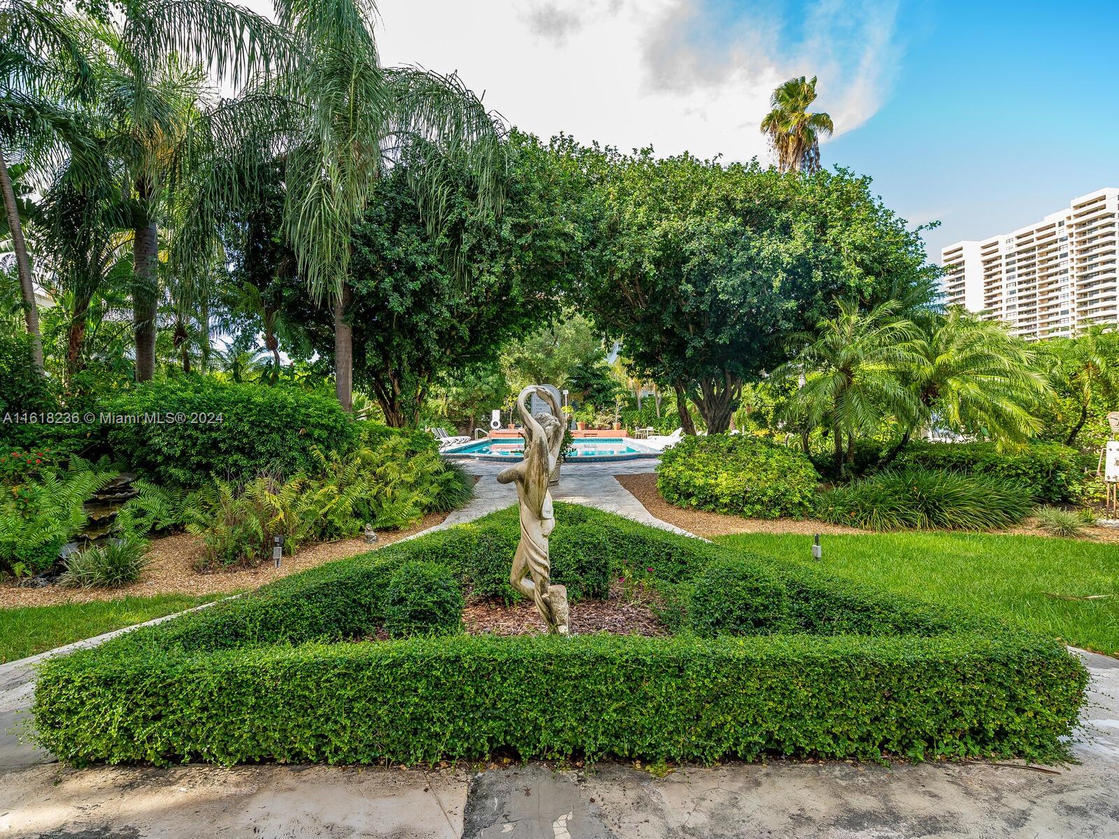THE MANTELL CONDO - Residential Lease