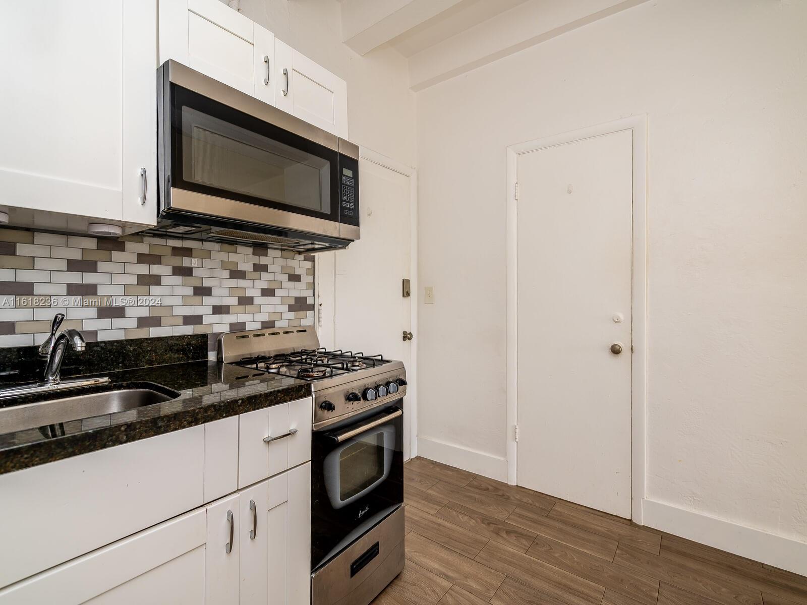 THE MANTELL CONDO - Residential Lease