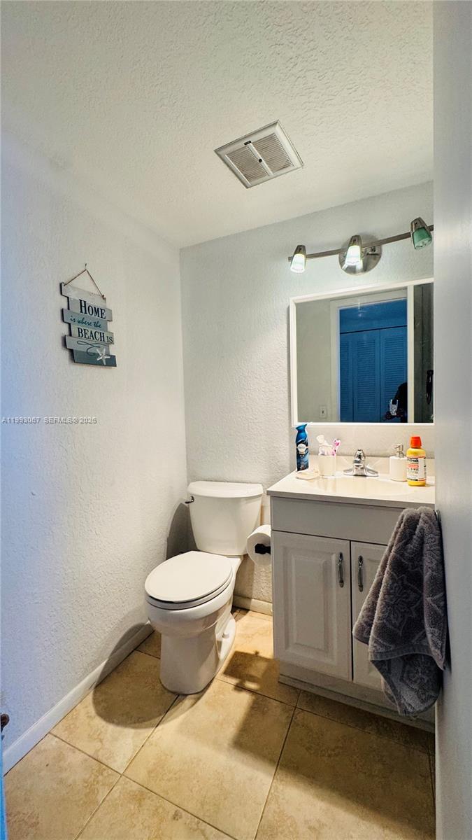 SANTA MONICA CONDOMINIUM - Residential