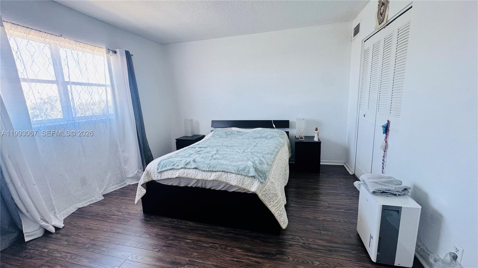 SANTA MONICA CONDOMINIUM - Residential