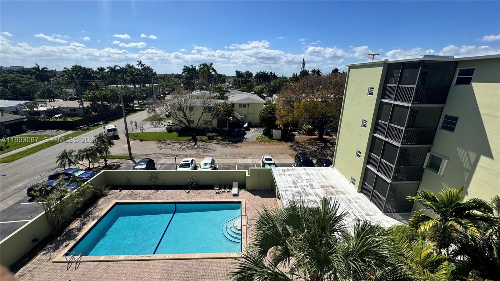 SANTA MONICA CONDOMINIUM - Residential