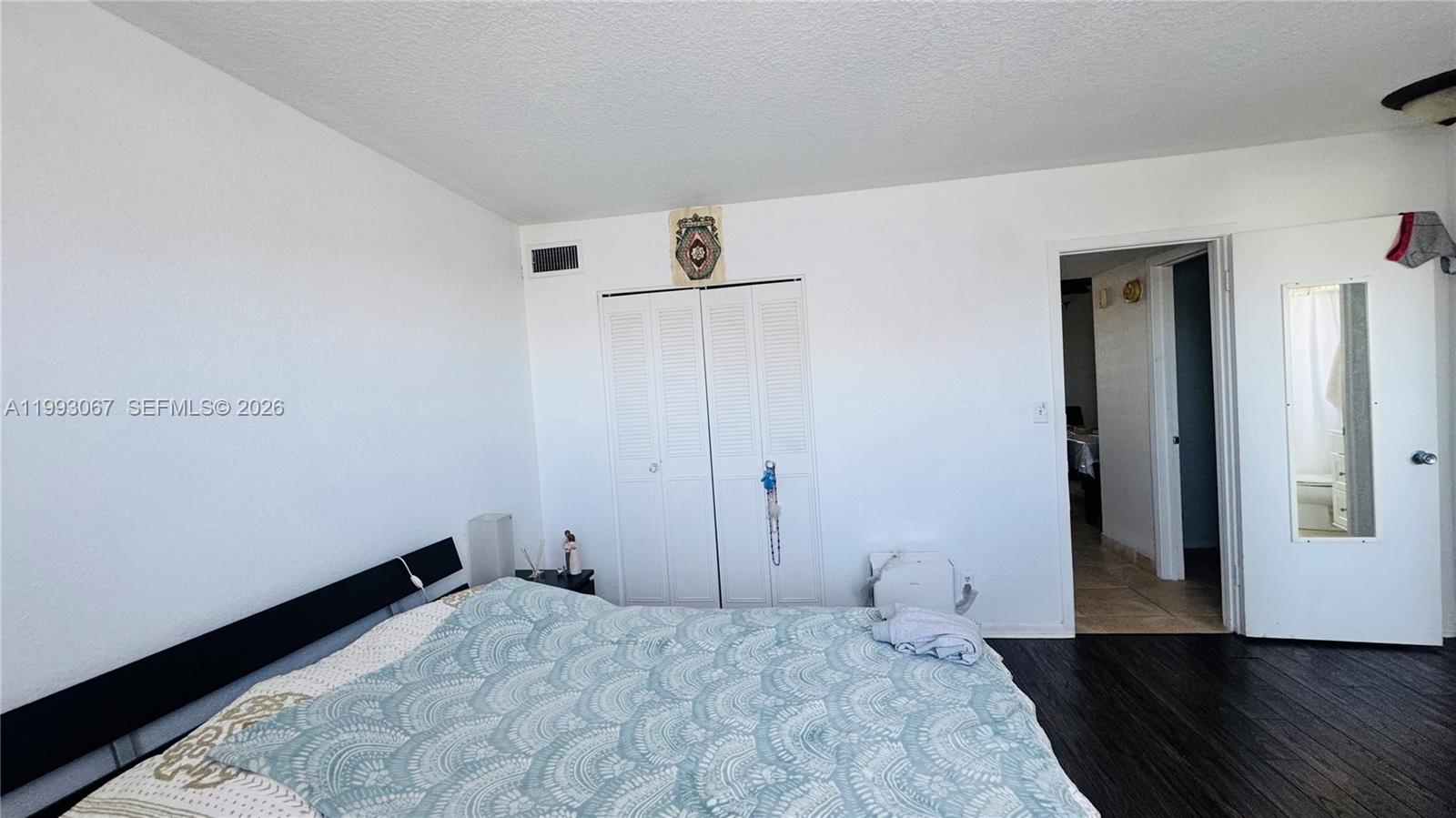 SANTA MONICA CONDOMINIUM - Residential