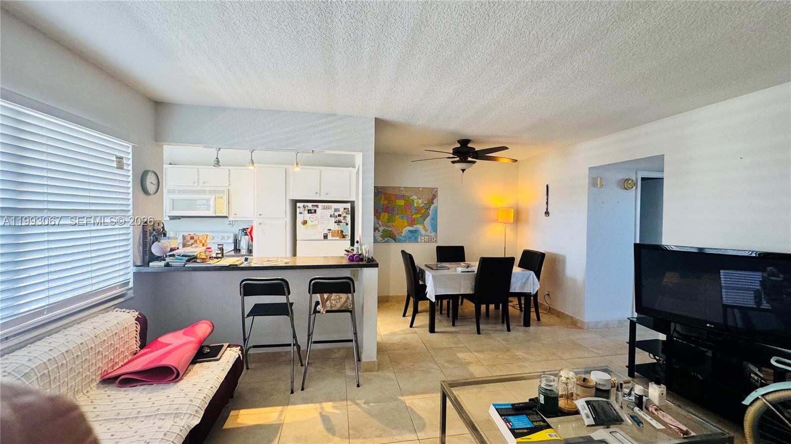 SANTA MONICA CONDOMINIUM - Residential