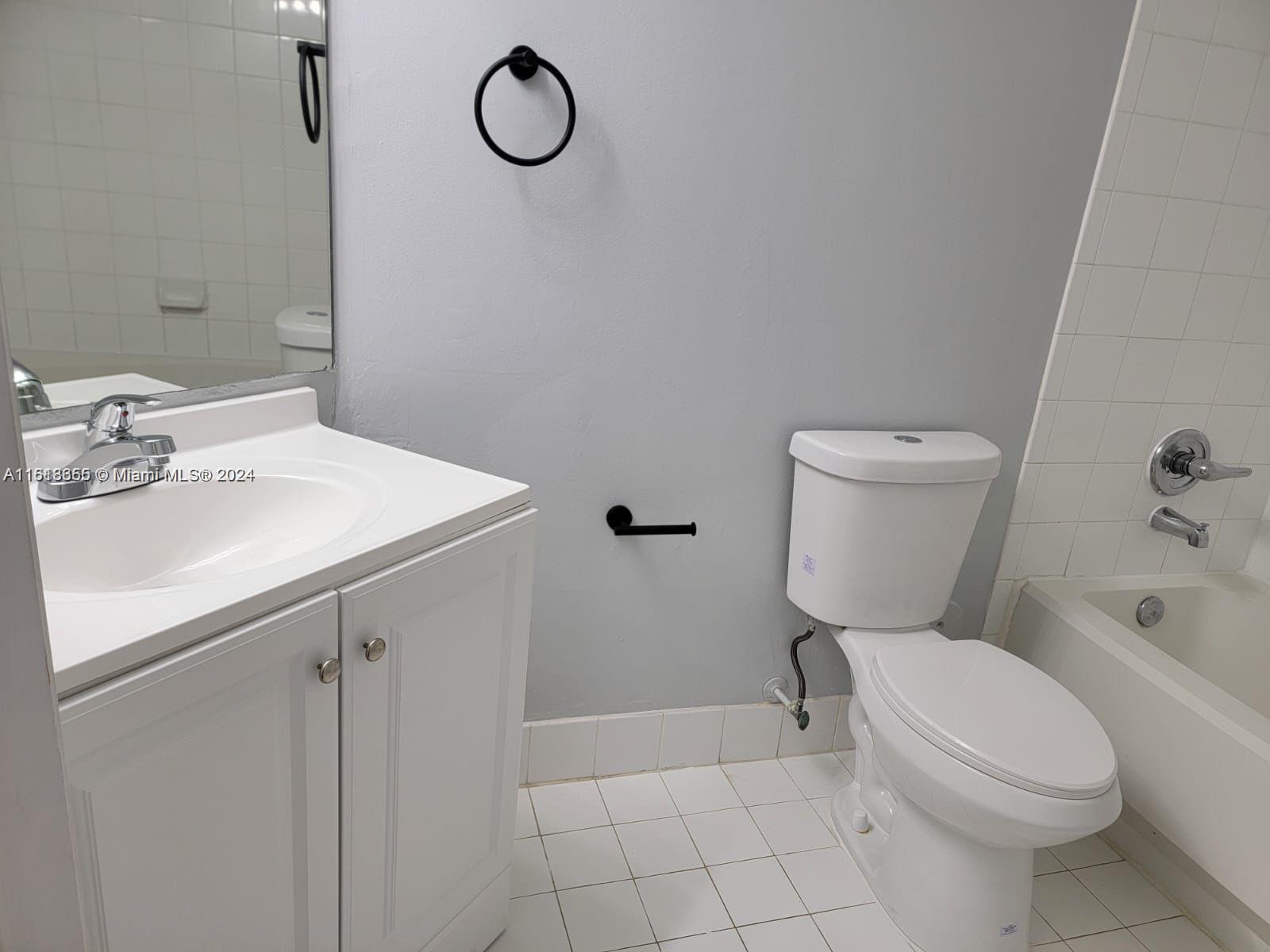 EMERALD ISLE AT LAGUNA LA - Residential Lease