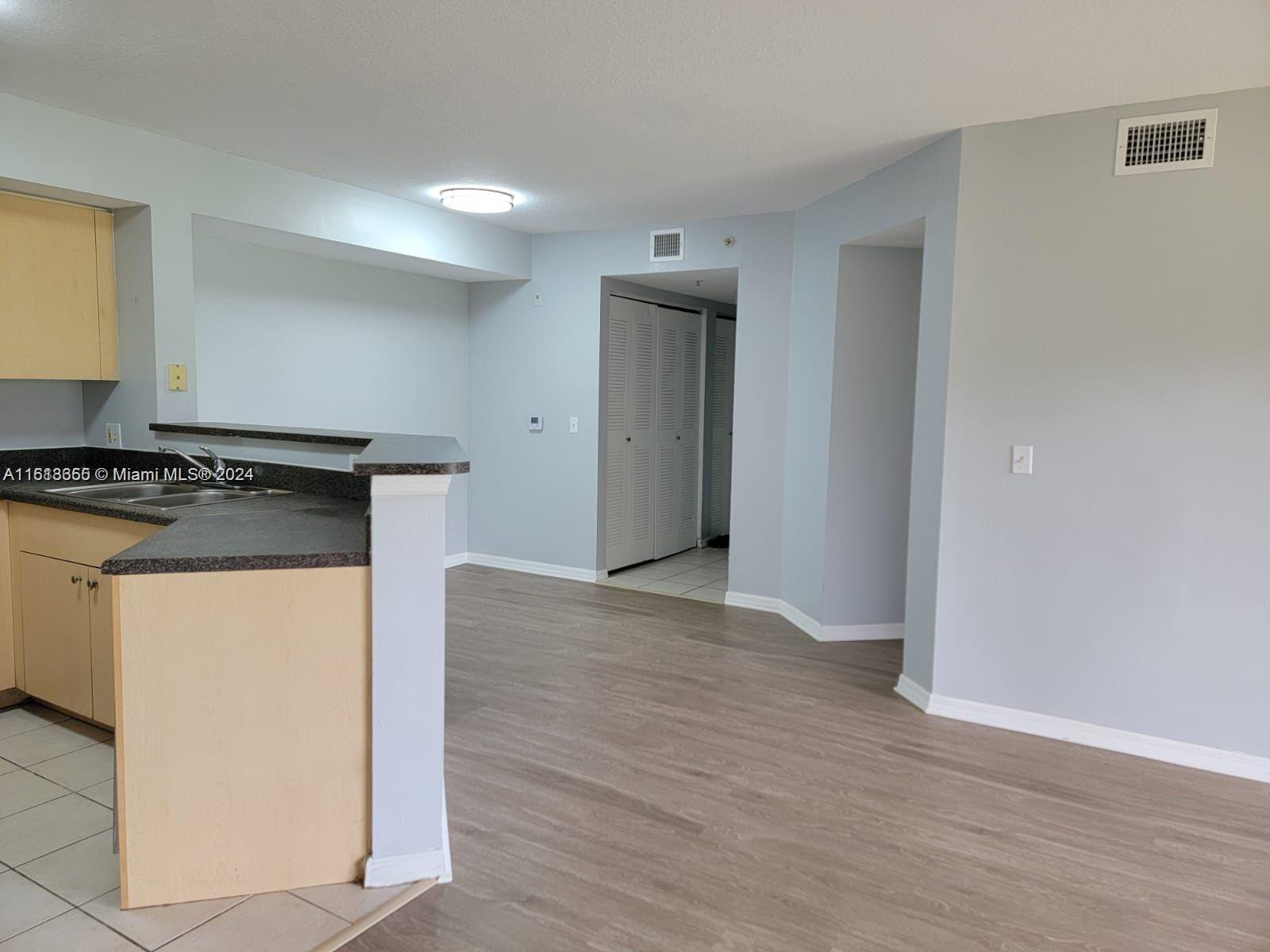 EMERALD ISLE AT LAGUNA LA - Residential Lease