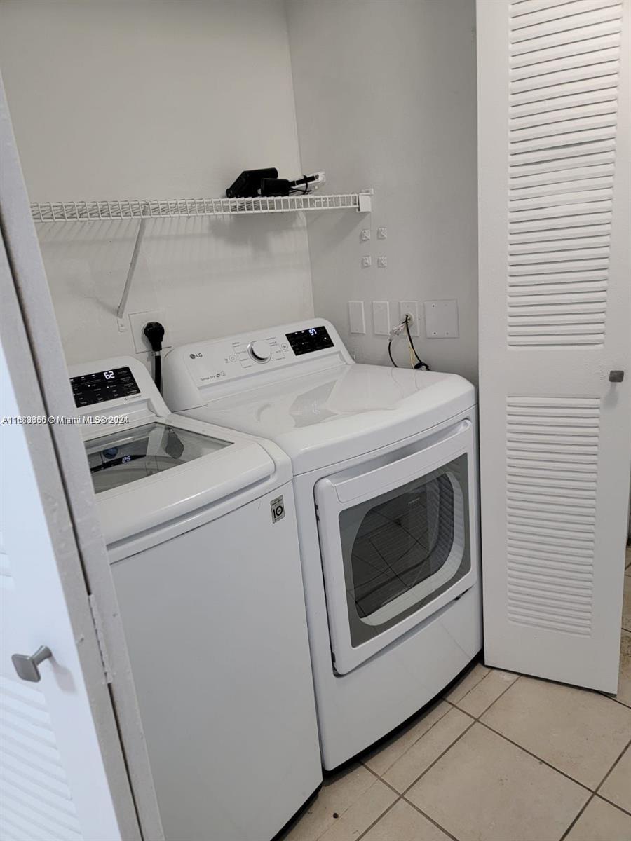 EMERALD ISLE AT LAGUNA LA - Residential Lease