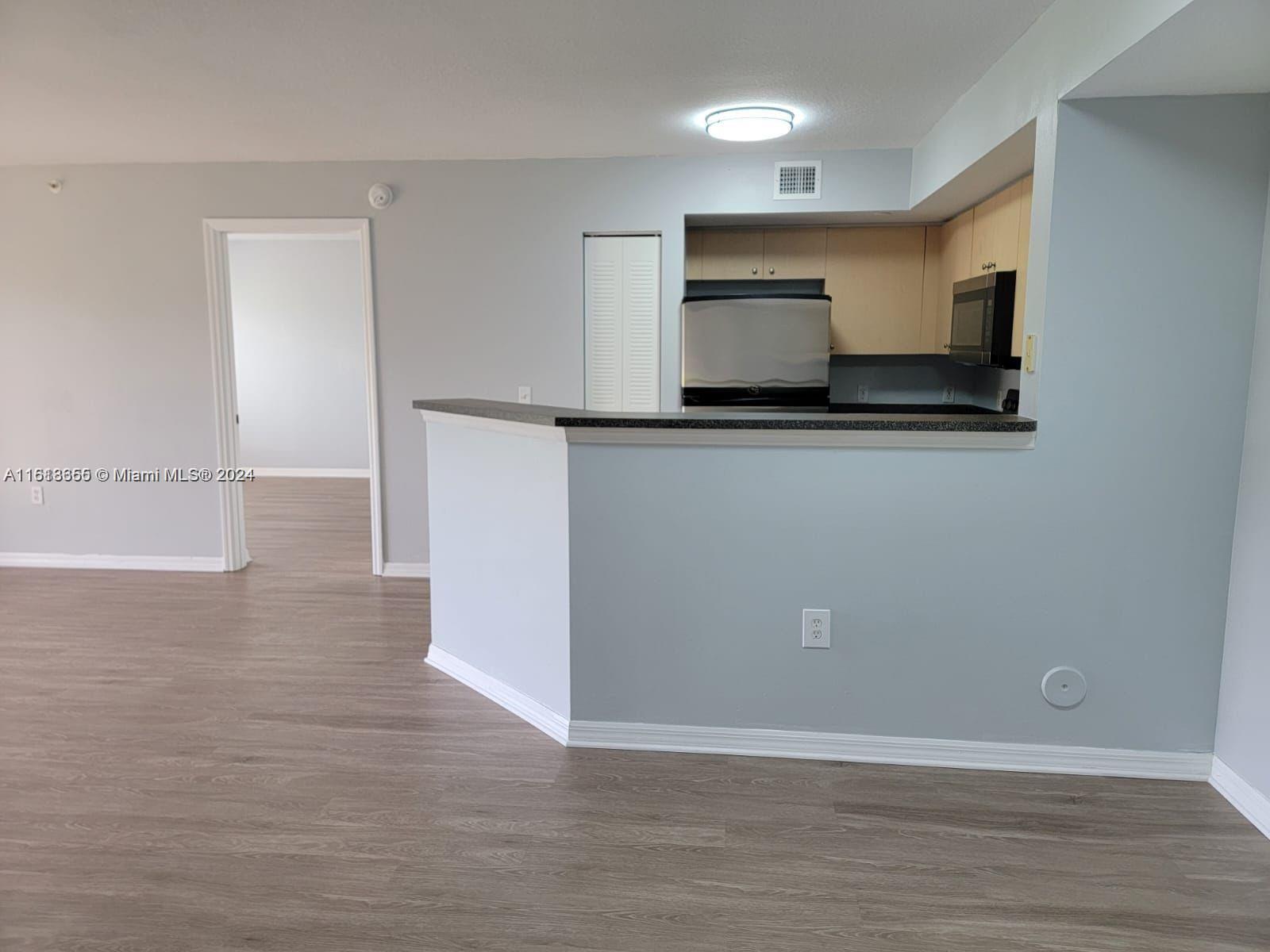 EMERALD ISLE AT LAGUNA LA - Residential Lease