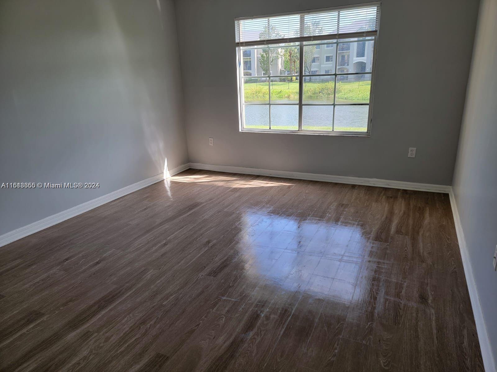 EMERALD ISLE AT LAGUNA LA - Residential Lease