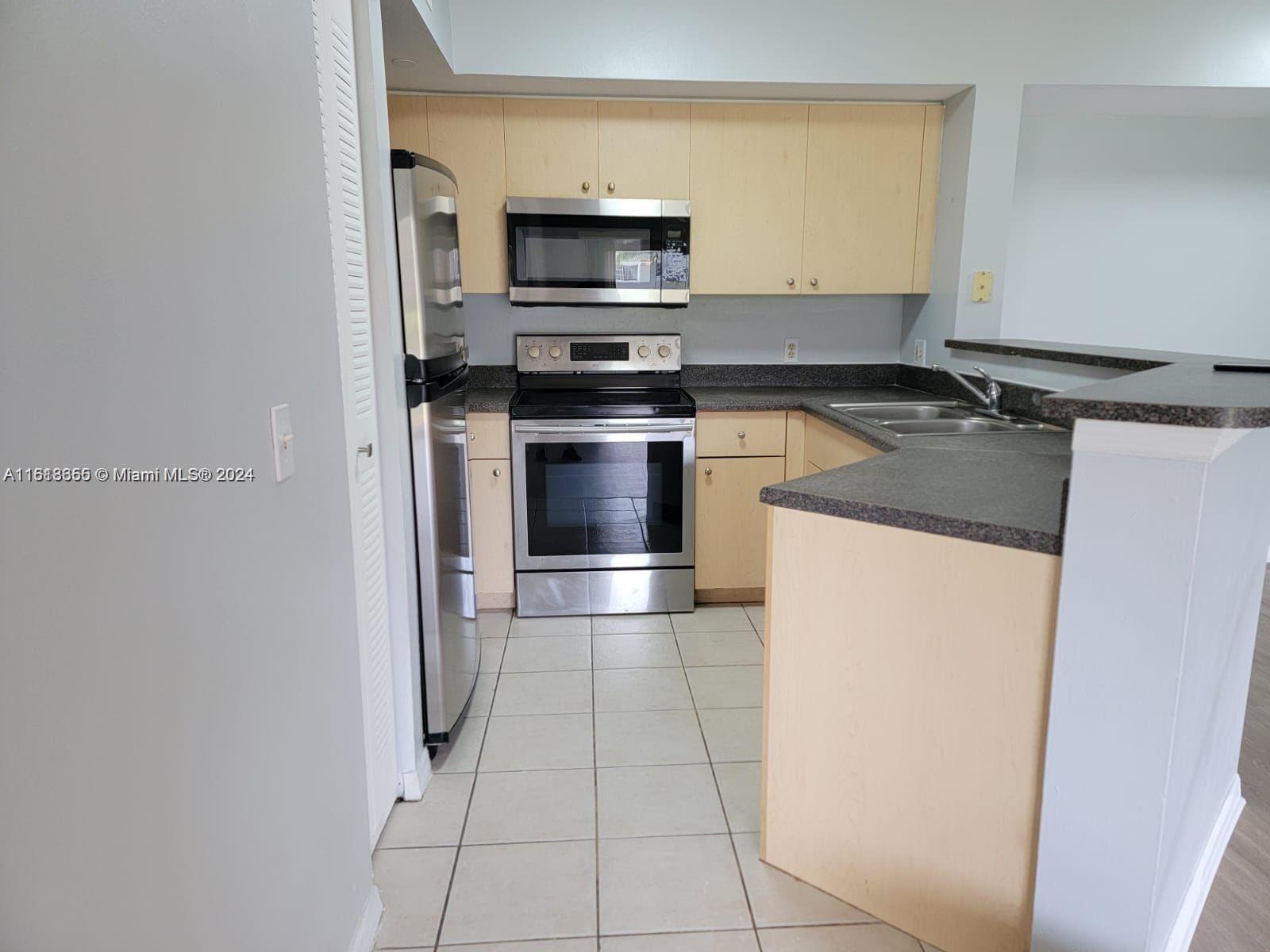 EMERALD ISLE AT LAGUNA LA - Residential Lease