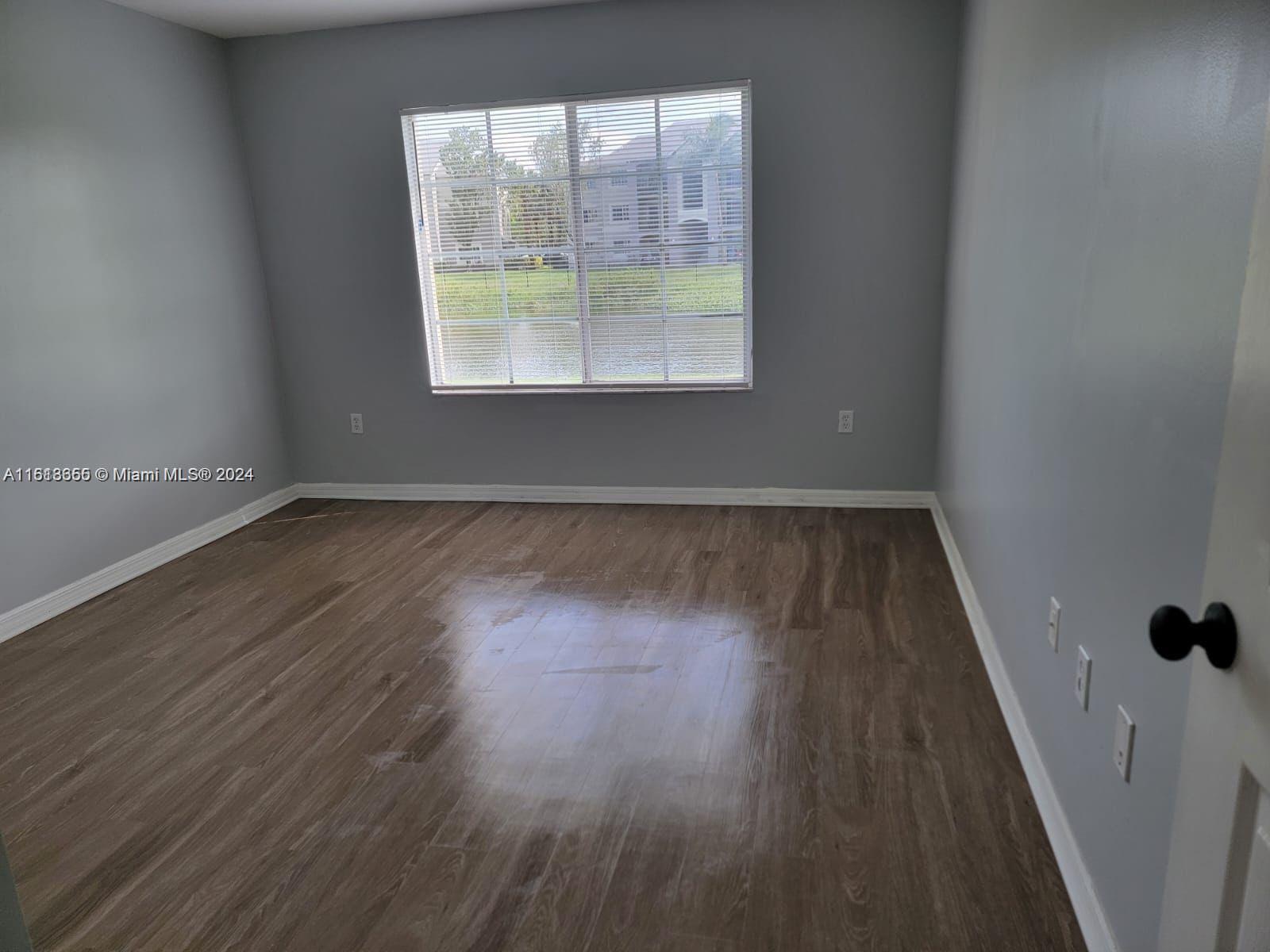 EMERALD ISLE AT LAGUNA LA - Residential Lease