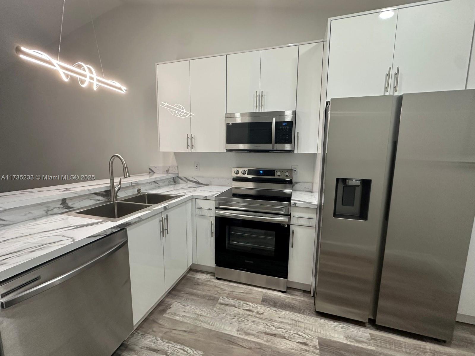 Check out this freshly remodeled 3-bedroom, 2-bathroom home that’s all about modern comfort and style. From the sleek kitchen with top-notch appliances to the bathrooms that give off spa vibes, every part of this home has been carefully updated to feel just right. It’s the perfect mix of beauty and functionality, with attention to every detail to make it feel like home.
