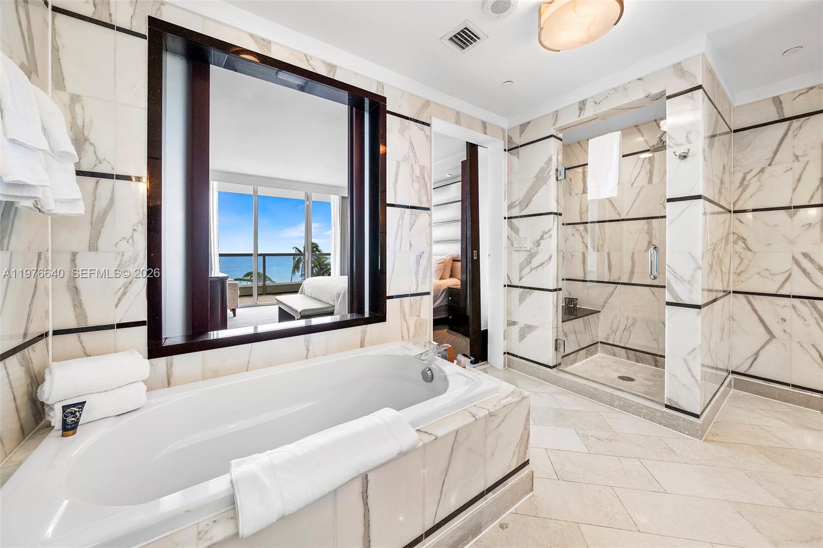 FONTAINEBLEAU III OCEAN C - Residential