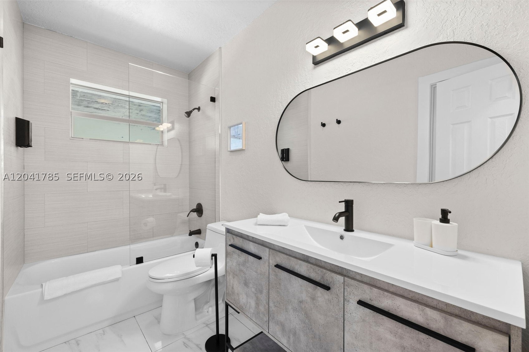 BOULEVARD PARK - Residential Lease