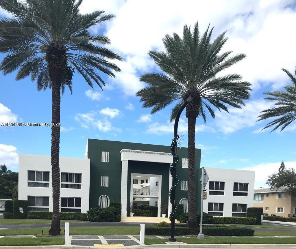 Great Location!!! Remodel 1 Bed/1 Bath, furnished across street from the beach, walking distance to Bal Harbour Shops and Restaurants. Can be rented with or without funiture.