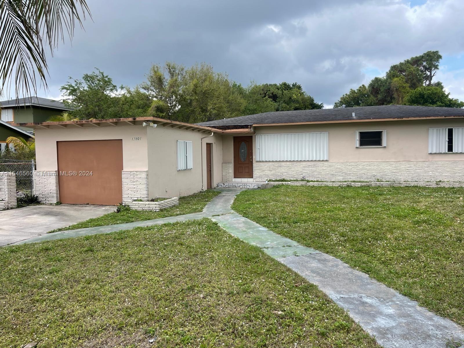 Ideal opportunity in Miami Gardens. 3/2 with huge lot over 30,000 sqft. Property sold subject to open
/expired permits for building interior renovation, electrical (smoke detectors and light fixtures) and plumbing(replacing tub, sink bathroom remodel) Reach out to me directly with any questions.