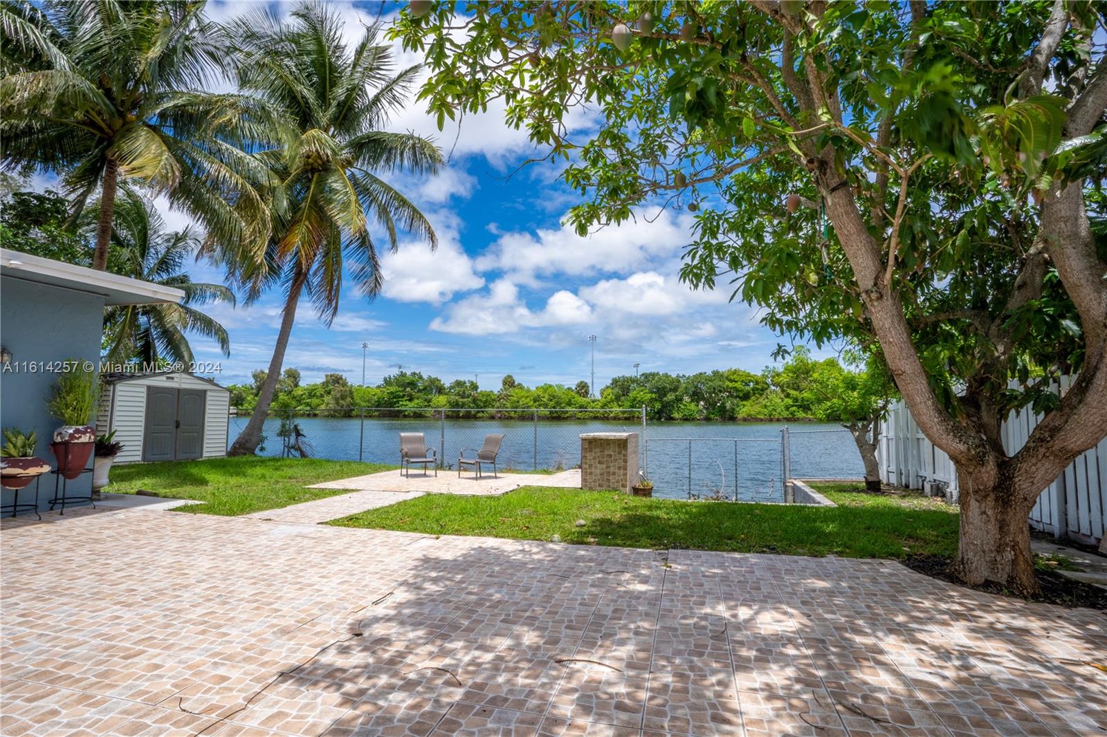 LAKESIDE ESTATES - Residential