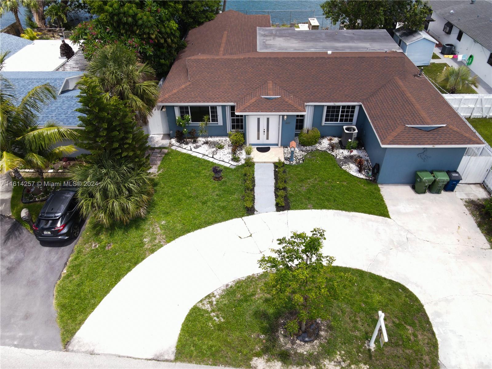 LAKESIDE ESTATES - Residential