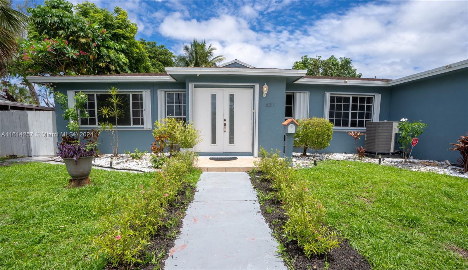 LAKESIDE ESTATES - Residential