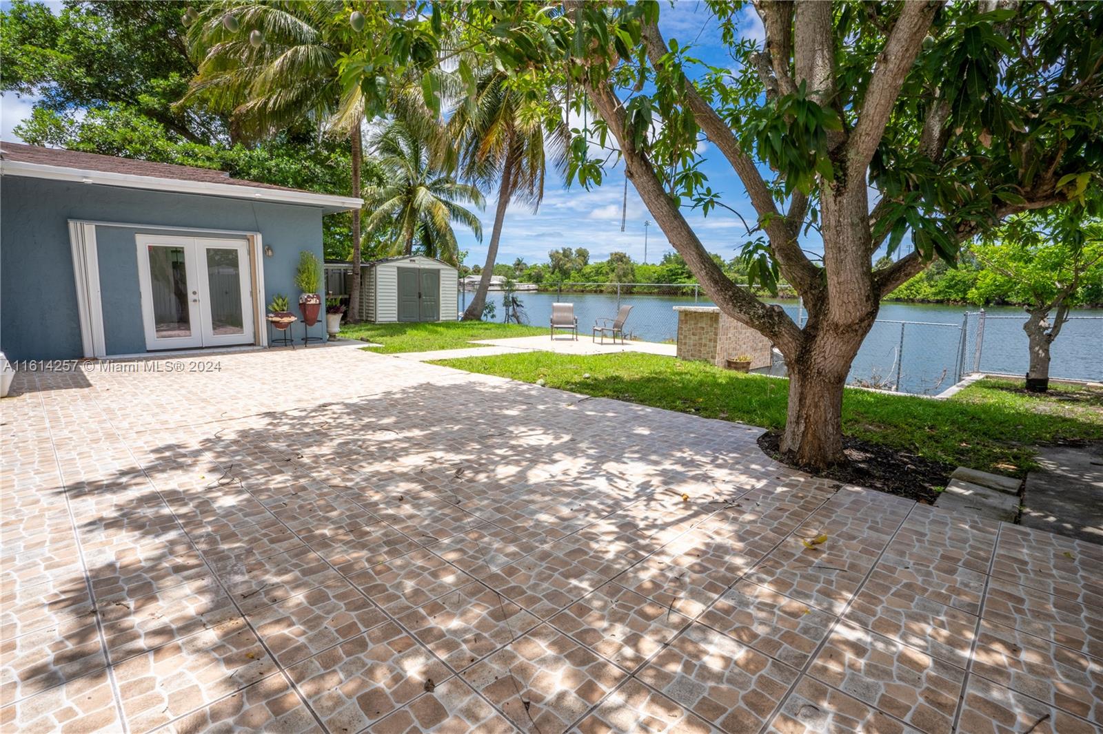 LAKESIDE ESTATES - Residential