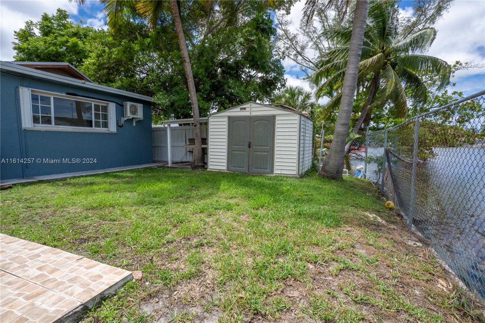 LAKESIDE ESTATES - Residential