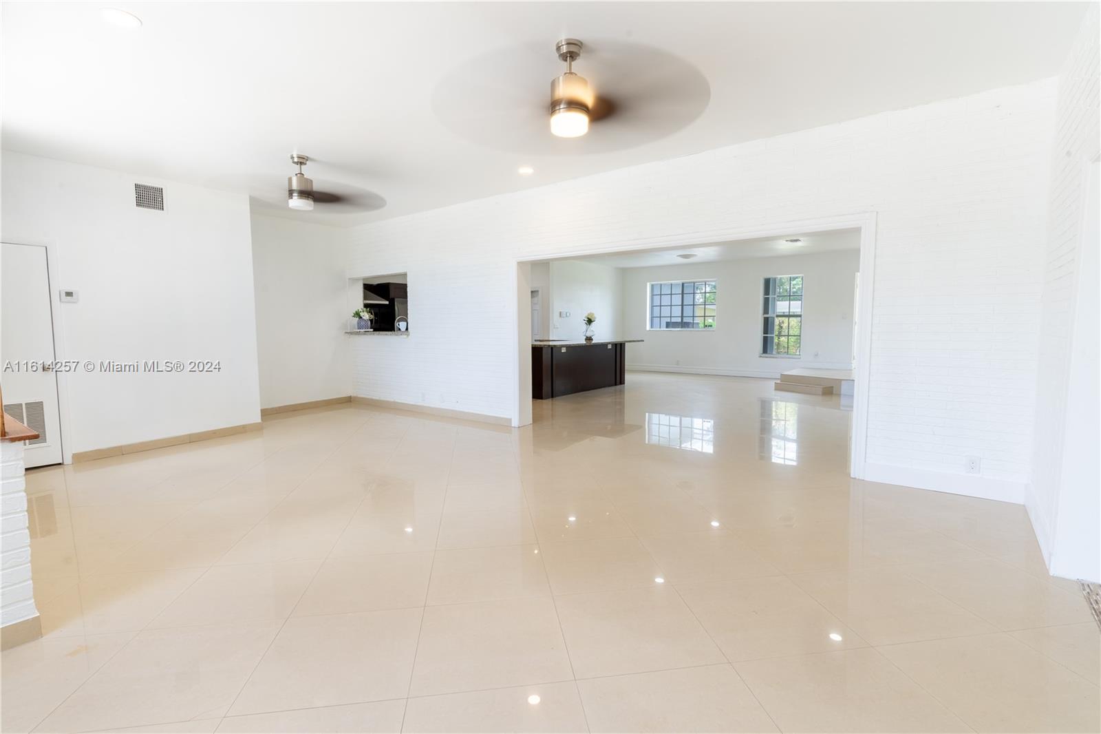 LAKESIDE ESTATES - Residential