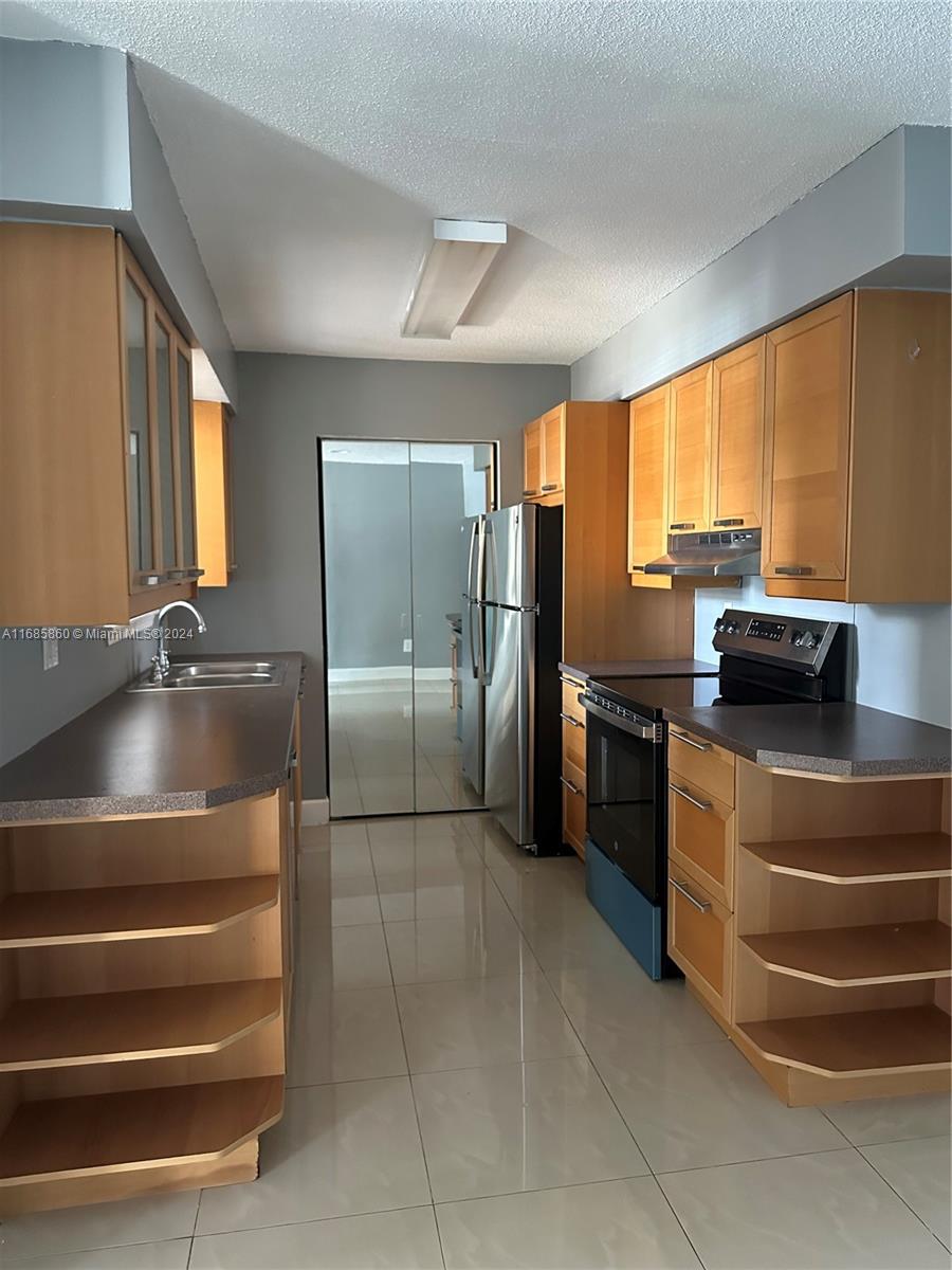 SAVANNAH AT RIVERSIDE CON - Residential Lease