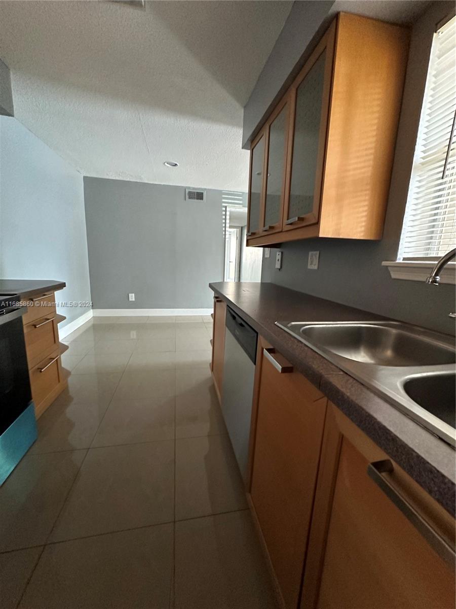 SAVANNAH AT RIVERSIDE CON - Residential Lease