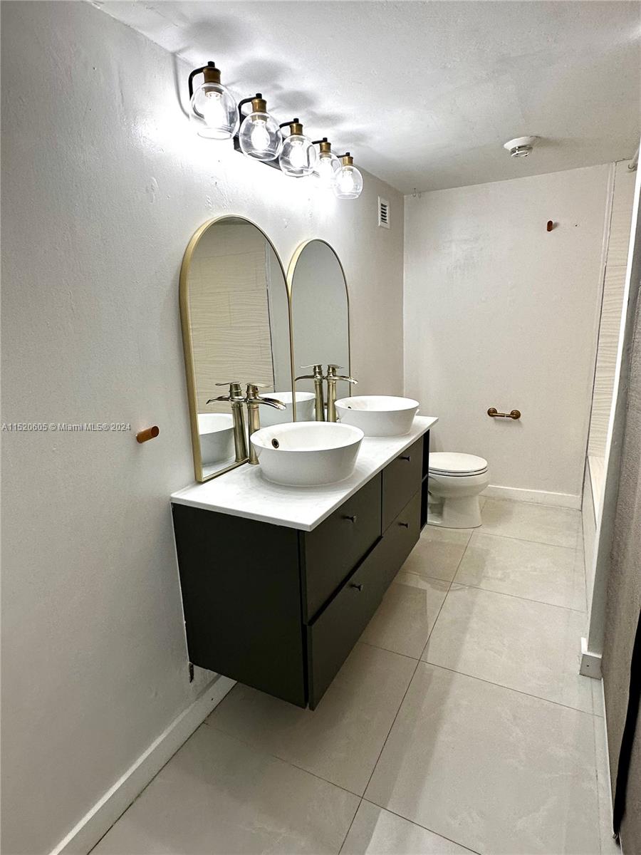 CHARTER CLUB CONDO - Residential Lease