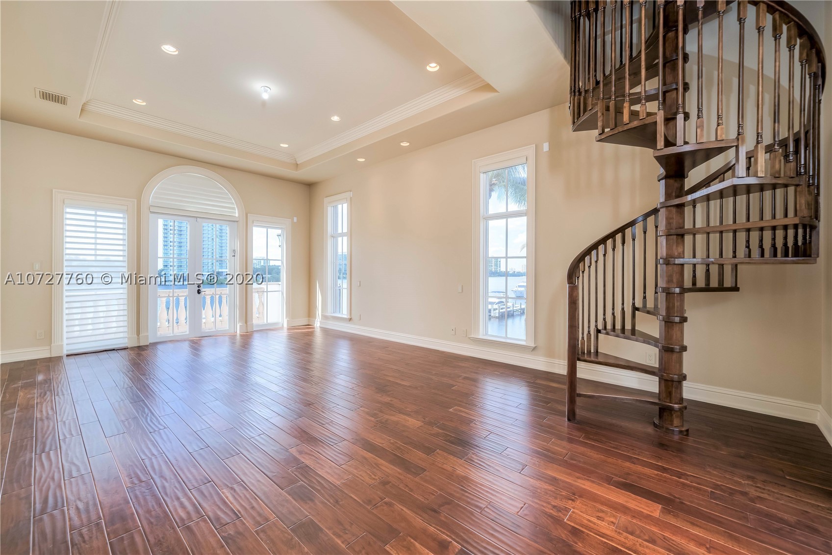 ISLAND ESTATES - Residential