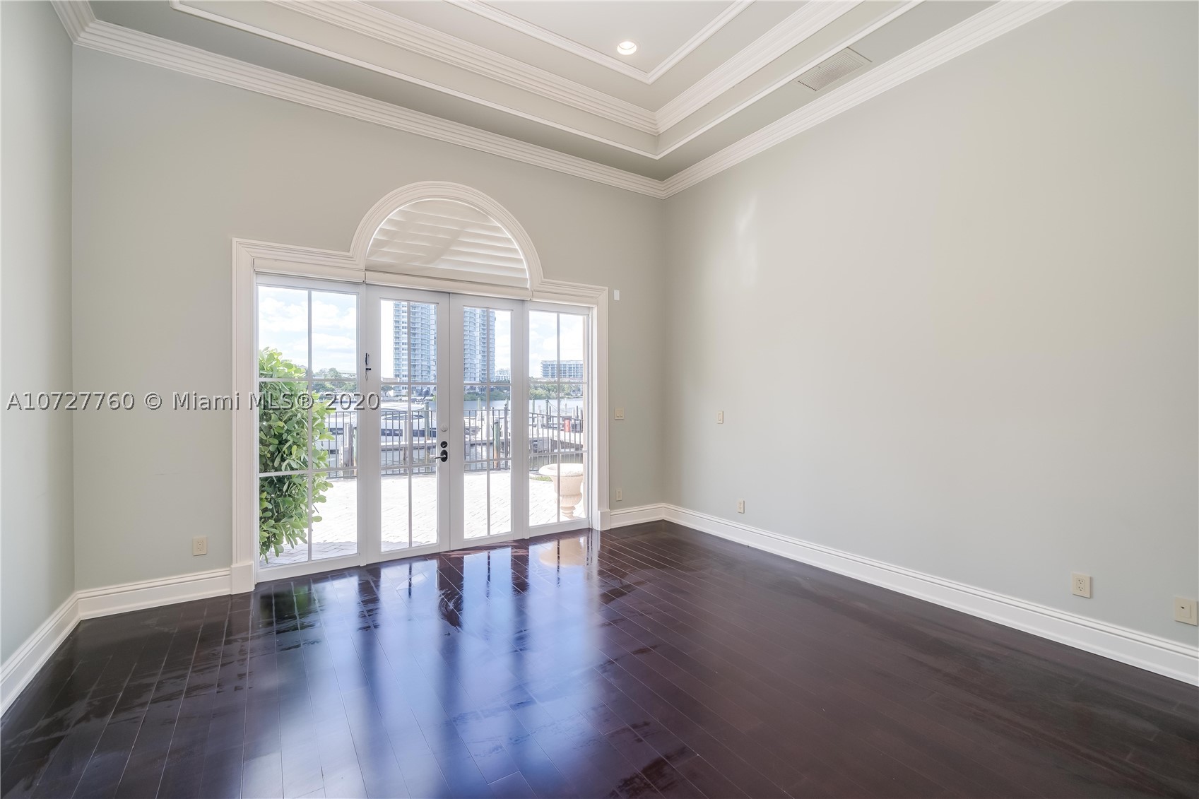 ISLAND ESTATES - Residential