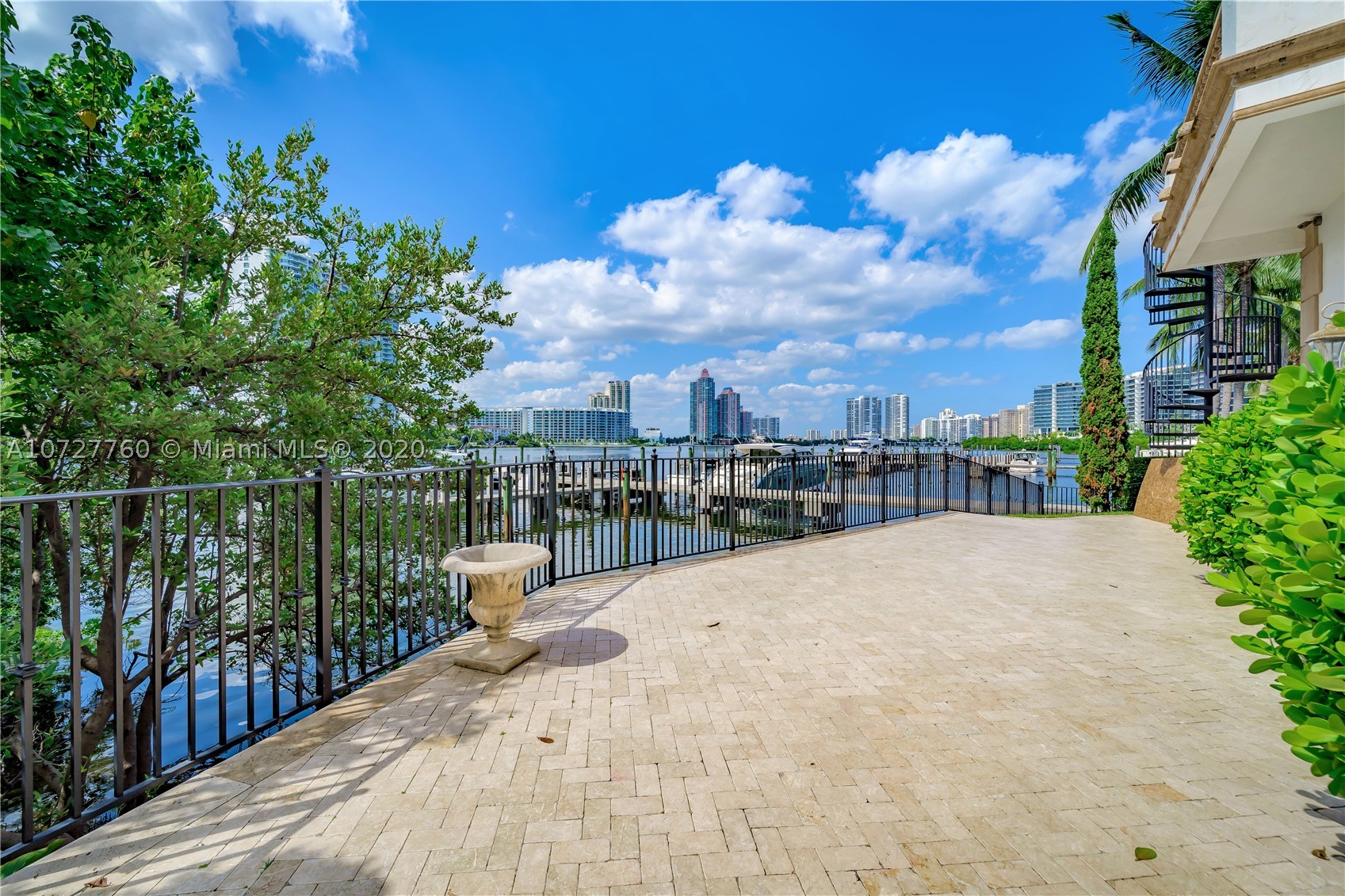 ISLAND ESTATES - Residential