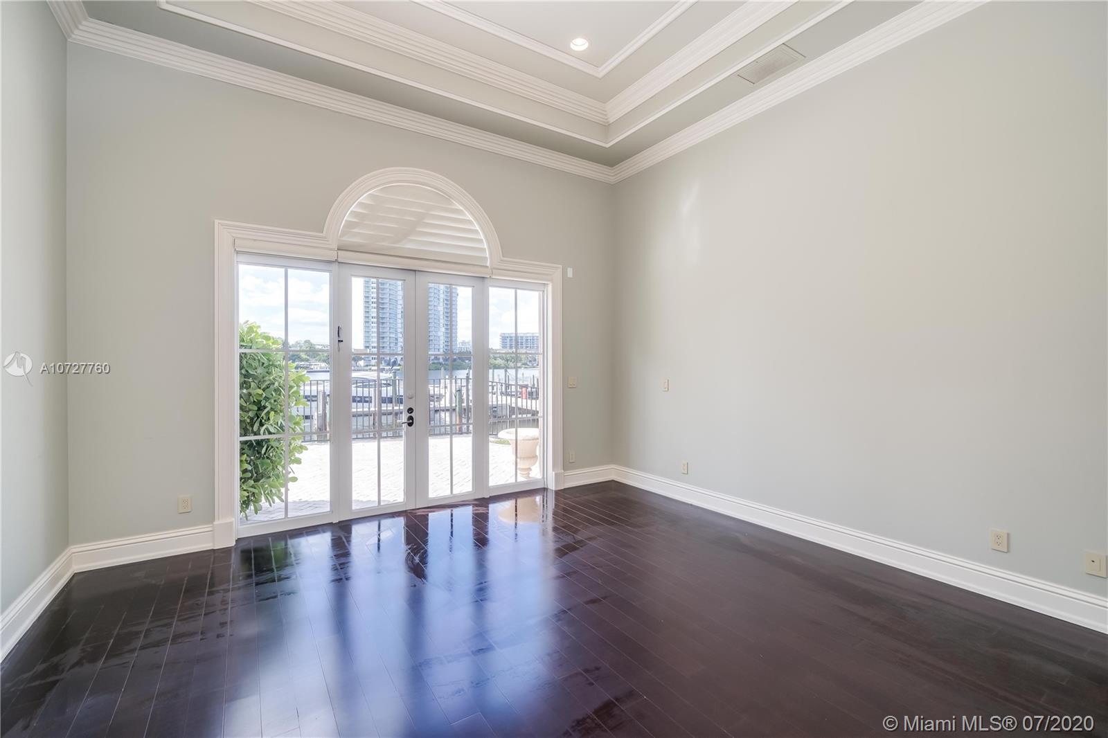 ISLAND ESTATES - Residential