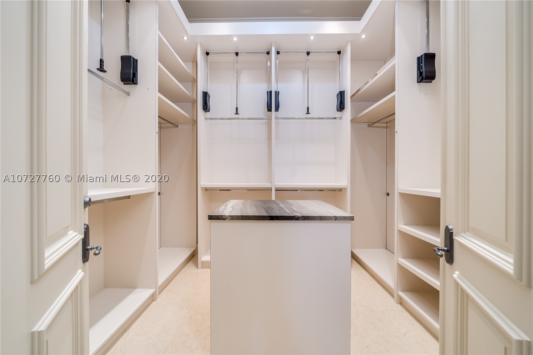 ISLAND ESTATES - Residential