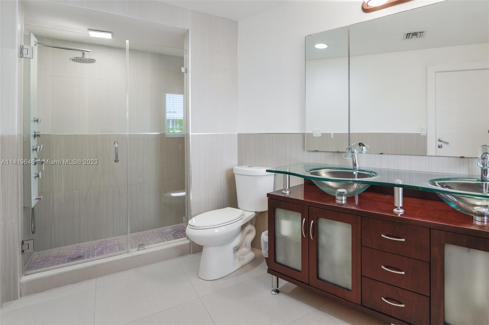 GOLDEN BEACH SEC E - Residential