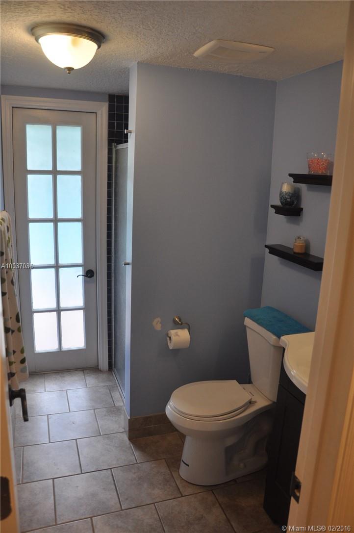Country Address 102-1 B - Residential