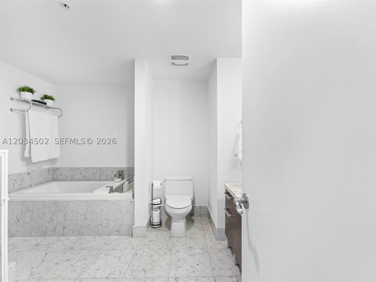 VIZCAYNE SOUTH CONDO - Residential